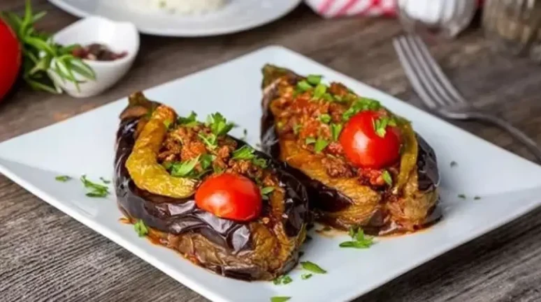 Patlıcan Severlerin Bayıldığı Karnıyarık Nasıl Yapılır?