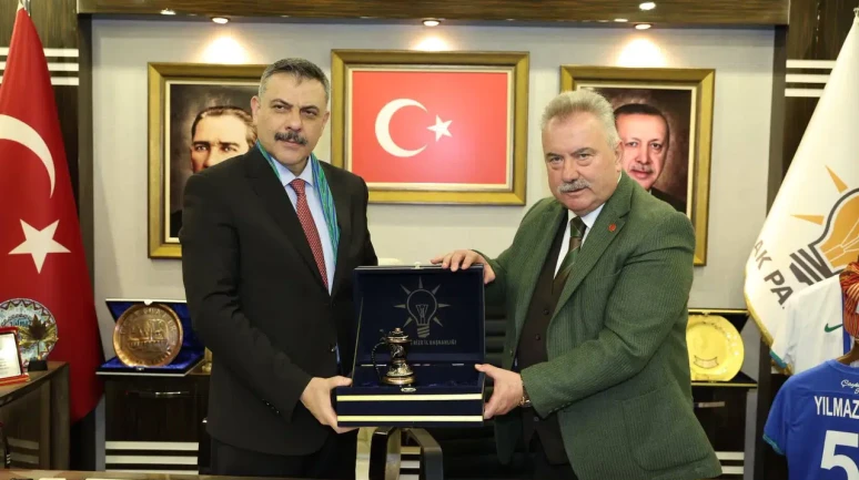 İçişleri Bakanı Mustafa Çiftçi, AK Parti Pazar İlçe Başkanlığı'nı Ziyaret Etti!