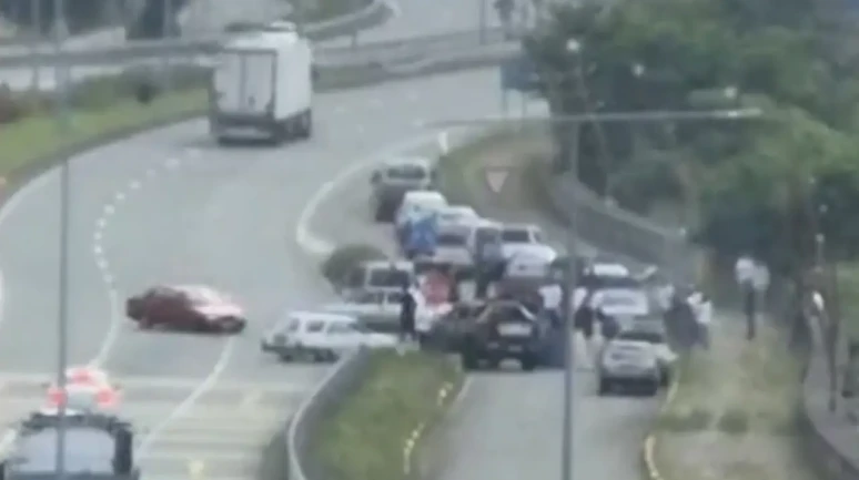 Rize Ardeşen’de Düğün Konvoyu Drifti: Trafik Güvenliği Tehlikeye Atıldı!
