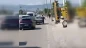 Bursa'da arızalanan otomobilin yardımına vatandaşlar ve motokurye yetişti: İlginç anlar kamerada