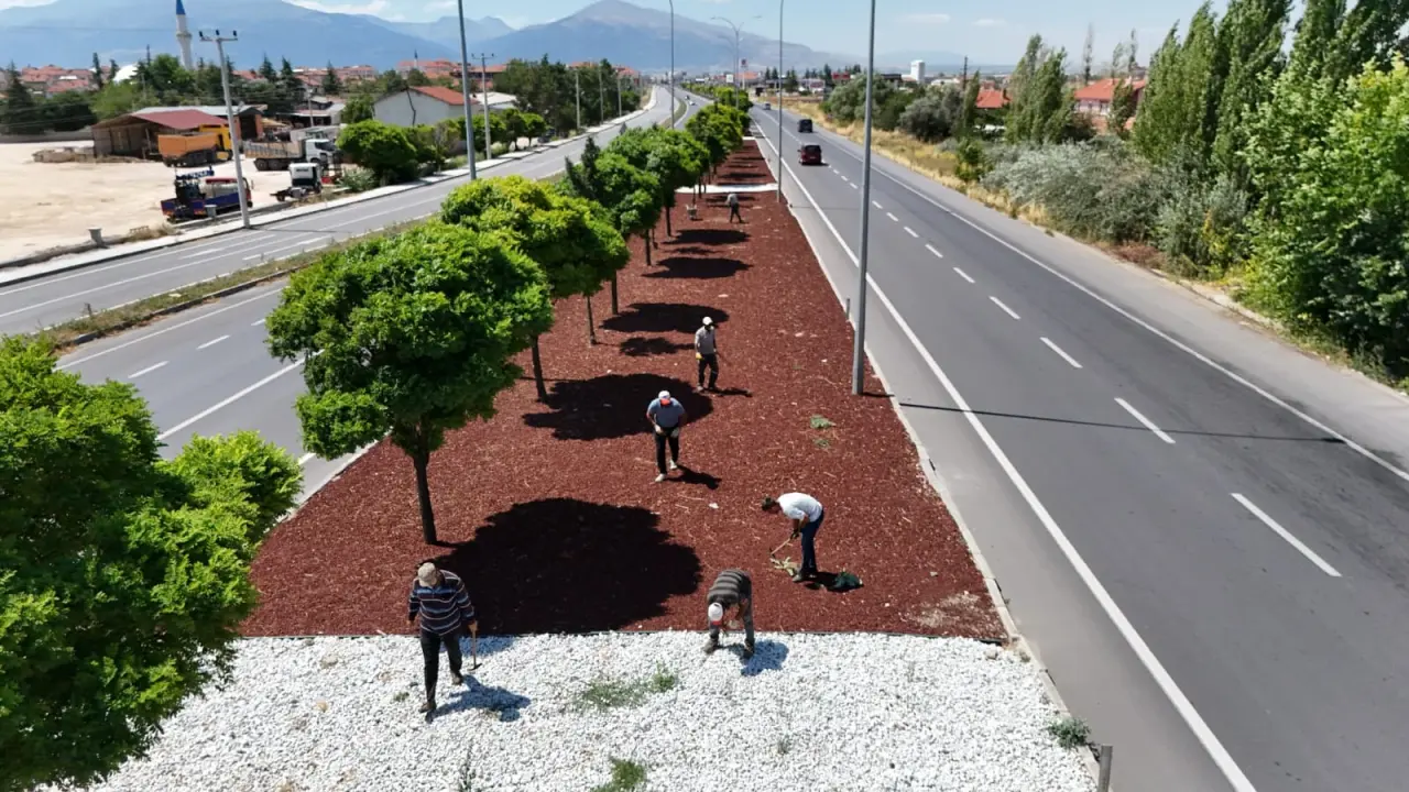 Gökçeyayla Mahallesi'nde soğuk asfalt çalışması