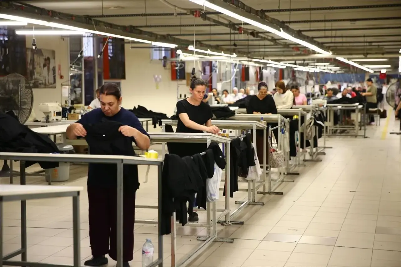 Akdenizli hazır giyimciler yılın ilk yarısında 289 milyon dolarlık ihracat yaptı 38 Akdenizli hazır giyimciler yılın ilk yarısında 289 milyon dolarlık ihracat yaptı
