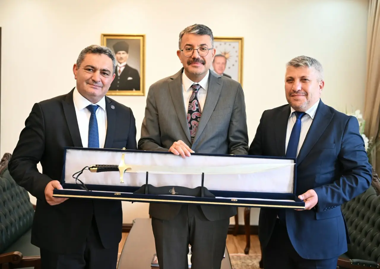 Başkan Altuntaş'tan Ankara'da yoğun ziyaret trafiği 3 Başkan Altuntaş'tan Ankara'da yoğun ziyaret trafiği