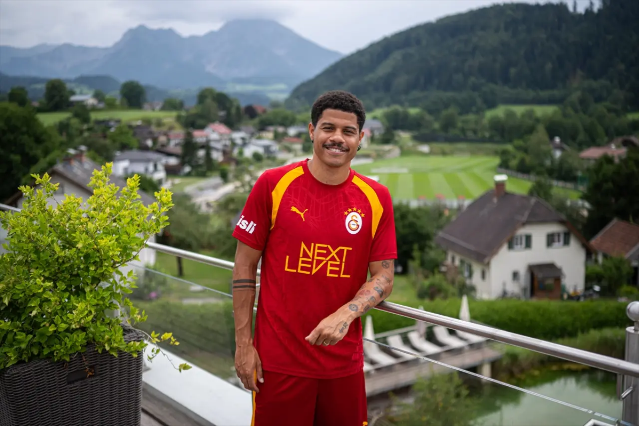 Galatasaraylı futbolcu Gabriel Sara'nın hayali İngiltere Premier Lig'de oynamak