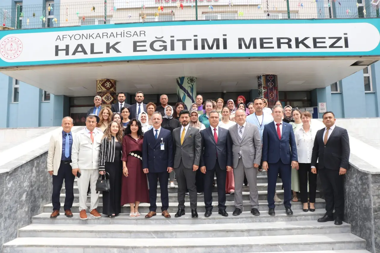 Genel Müdür Topoğlu'ndan Afyon'da eğitim kurumlarına ziyaret 5 Genel Müdür Topoğlu'ndan Afyon'da eğitim kurumlarına ziyaret
