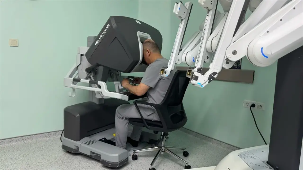 Uyku apnesi robotik cerrahiyle tedavi ediliyor 30 Uyku apnesi robotik cerrahiyle tedavi ediliyor
