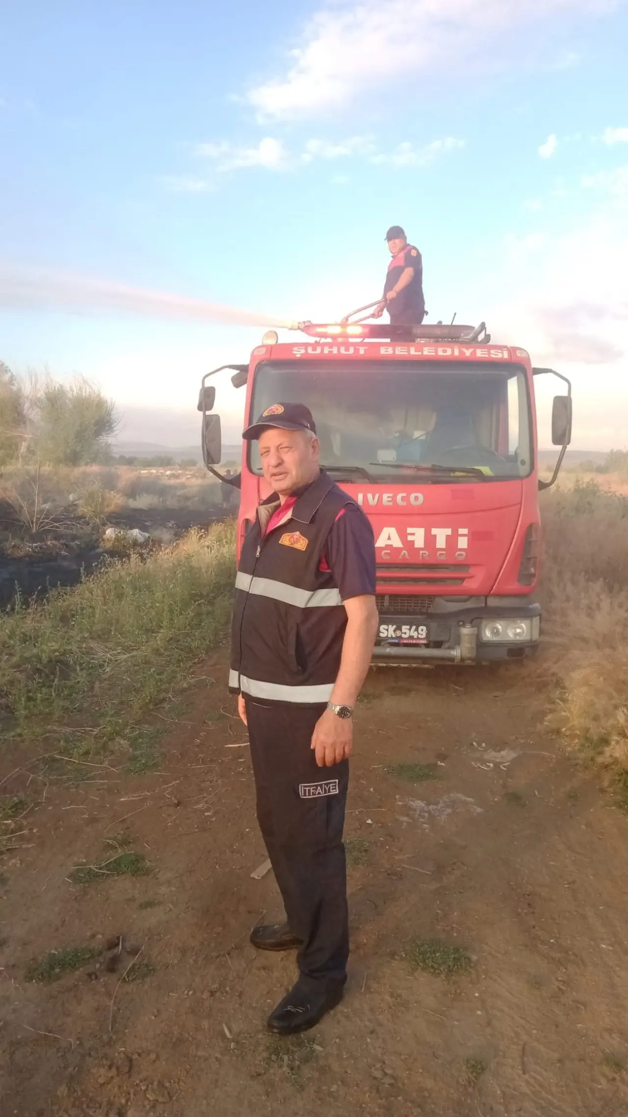 Anız yangını ormana ulaşmadan kontrol altına alındı