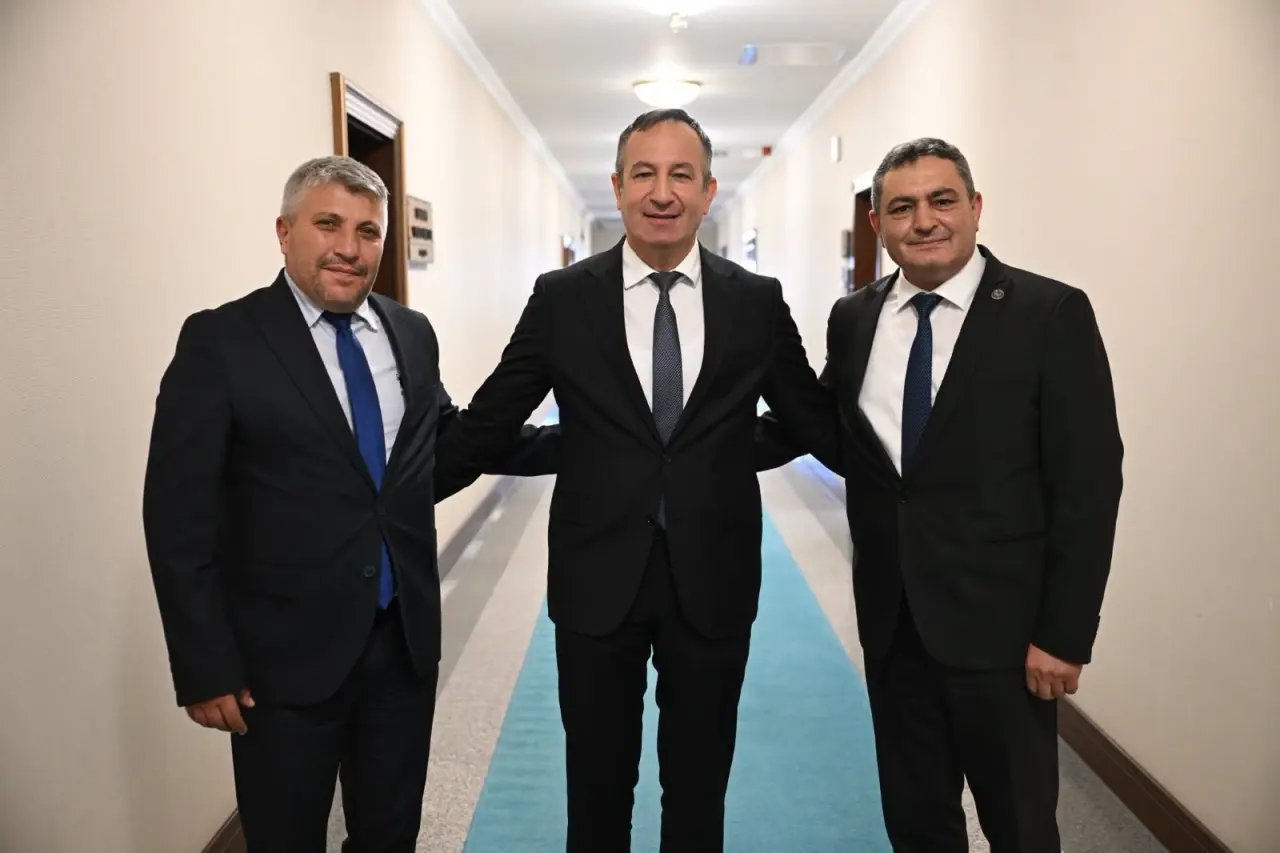 Başkan Altuntaş'tan Ankara'da yoğun ziyaret trafiği 4 Başkan Altuntaş'tan Ankara'da yoğun ziyaret trafiği