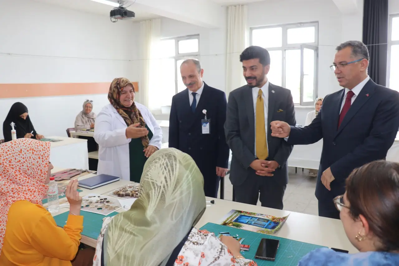 Genel Müdür Topoğlu'ndan Afyon'da eğitim kurumlarına ziyaret 8 Genel Müdür Topoğlu'ndan Afyon'da eğitim kurumlarına ziyaret
