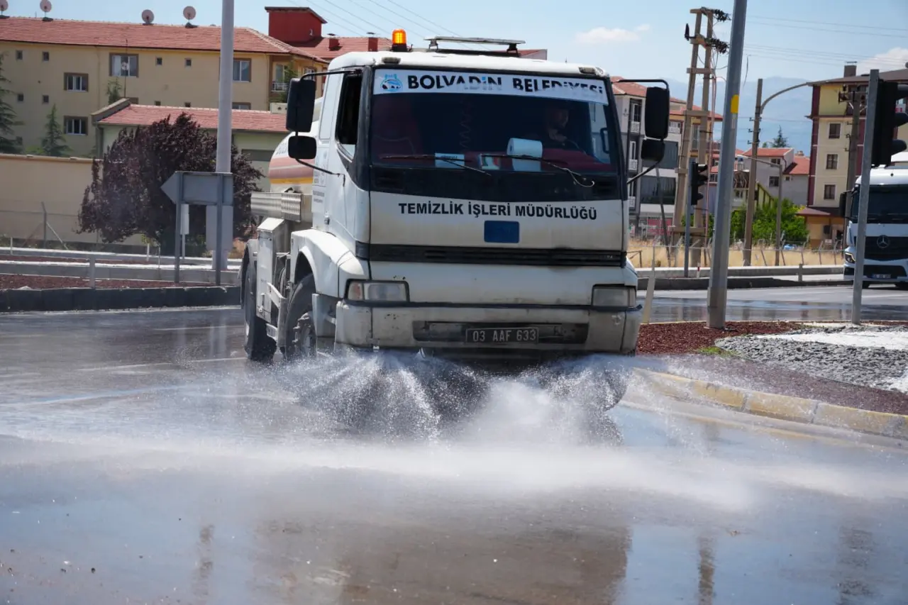 Gökçeyayla Mahallesi'nde soğuk asfalt çalışması