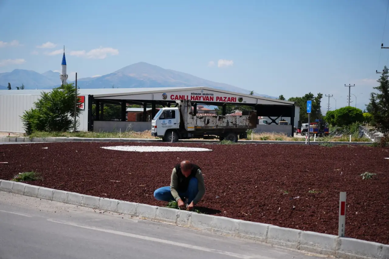 Gökçeyayla Mahallesi'nde soğuk asfalt çalışması
