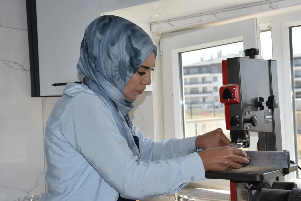 Kadın usta kentin kültürünü tespihlere yansıtıyor