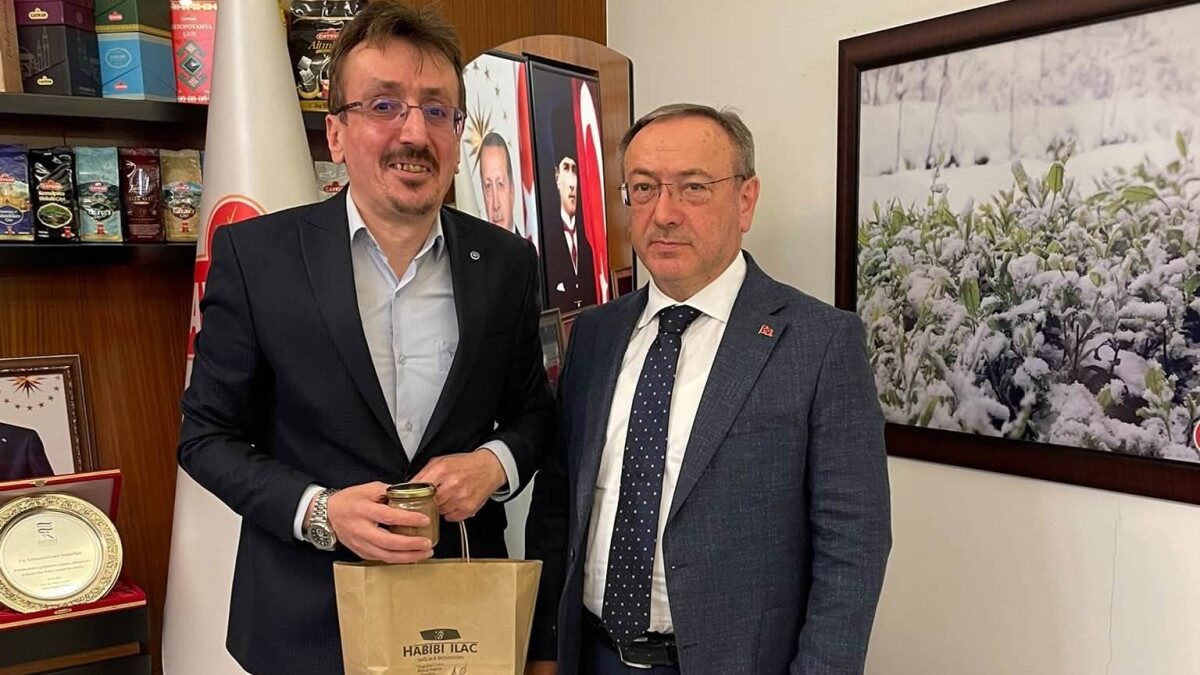 Rizeli Mucit Habib Koçal’dan Bir İlk: Çaydan Rize Kahvesi Üretti!