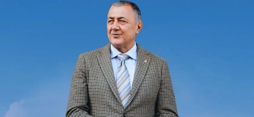 Başkan Atagün’den Siyasi İletişim ve Bürokrasi Çıkışı: “Yukarılarla İletişim Kurmakta Zorlanıyorum”