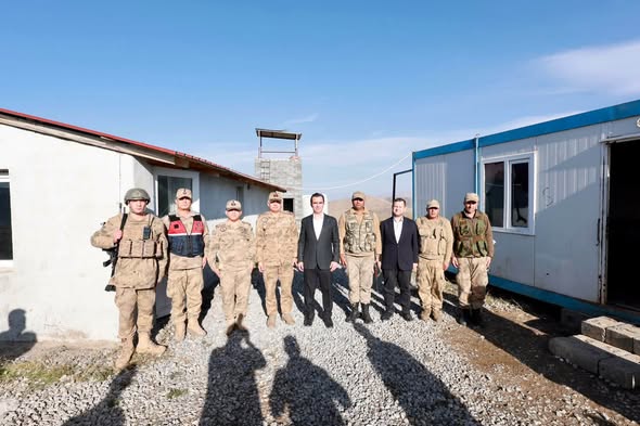 Bitlis Valisi Ahmet Karakaya Tatvan’da Jandarma Üs Bölgesi ve Yol Kontrol Noktasını Ziyaret Etti