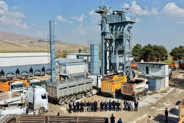 Bitlis’te Saatte 340 Ton Asfalt Üreten Tesis: Vali Karakaya Plent Tesisi ve Tatvan Şantiye Binasını İnceledi