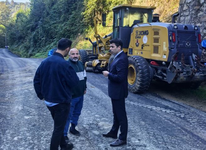 Hemşin’de Akyamaç ve Boğaziçi Köyleri Arasındaki Yol Asfaltlanıyor