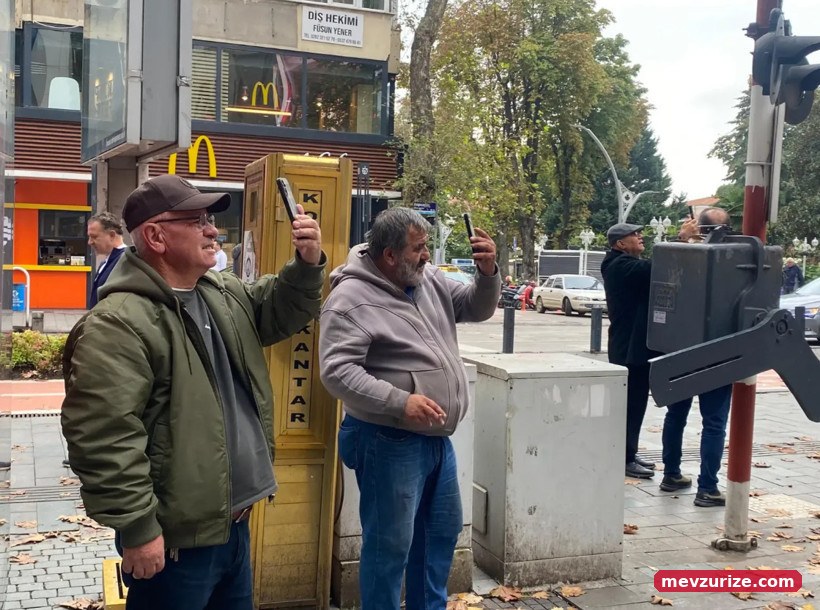 Balkonda Atatürk belirdi! Görenler gözyaşlarını tutamadı - Resim : 5