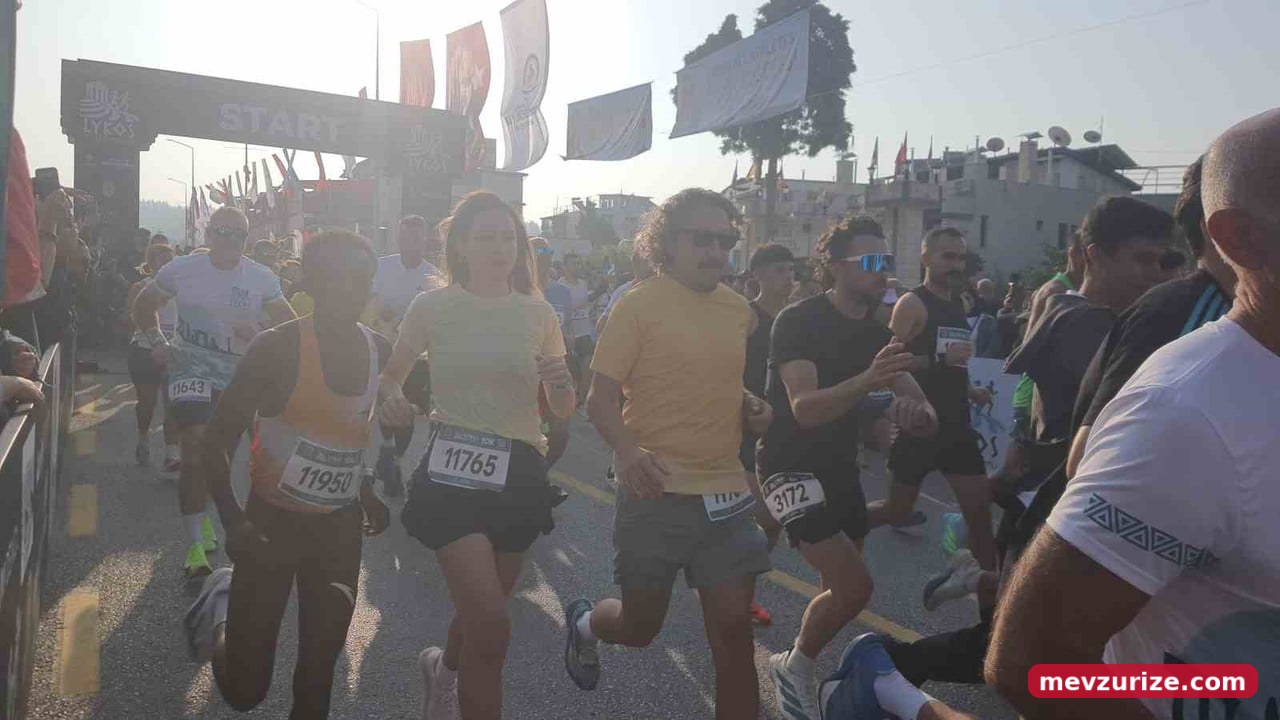DENİZLİ’DE DÜZENLENEN LYKOS YARI MARATONU, BİNLERCE KİŞİNİN KATILIMIYLA GERÇEKLEŞTİRİLDİ. SABAHIN...