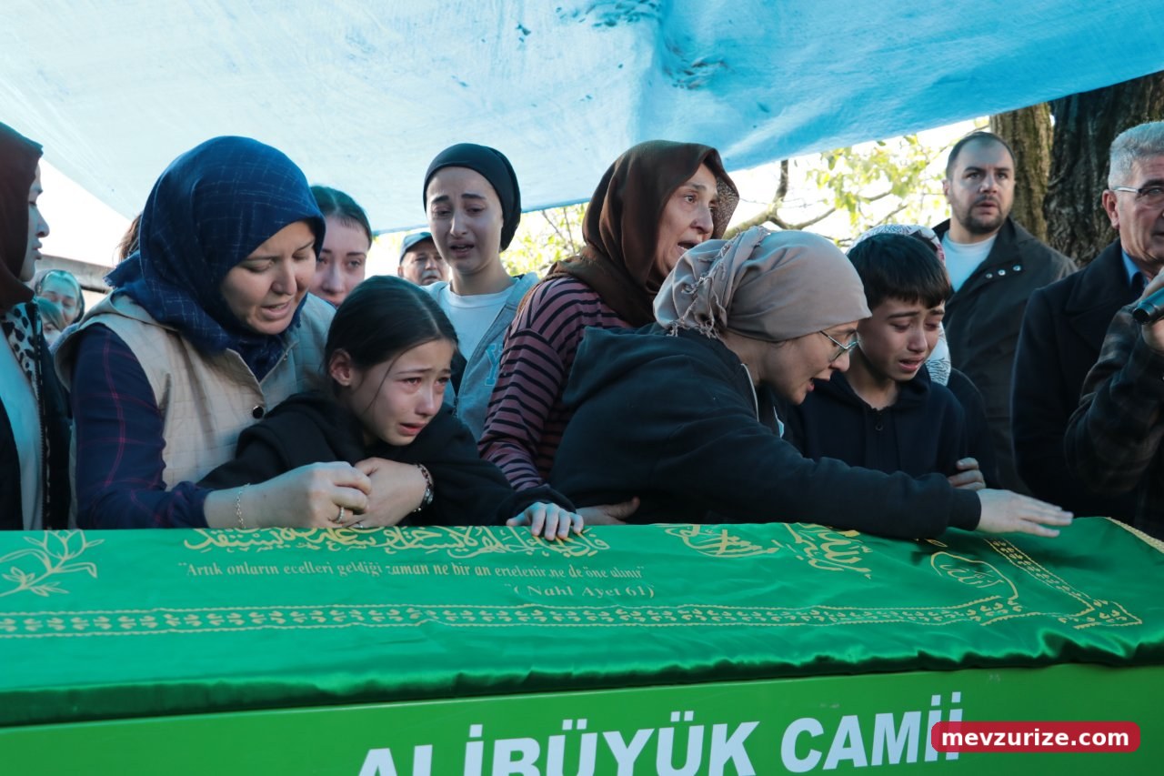 Madenci Recep Çolakoğlu'nun cenazesi, Osmanlı köyü Alibüyük Mahallesinde kılınan namazın ardından köy mezarlığına defnedildi. Madencinin eşi Canan ile çocukları Yağmur (17), Rüzgar Mert (12) ve Elif Çolakoğlu (10) törende üzüntü yaşadı.