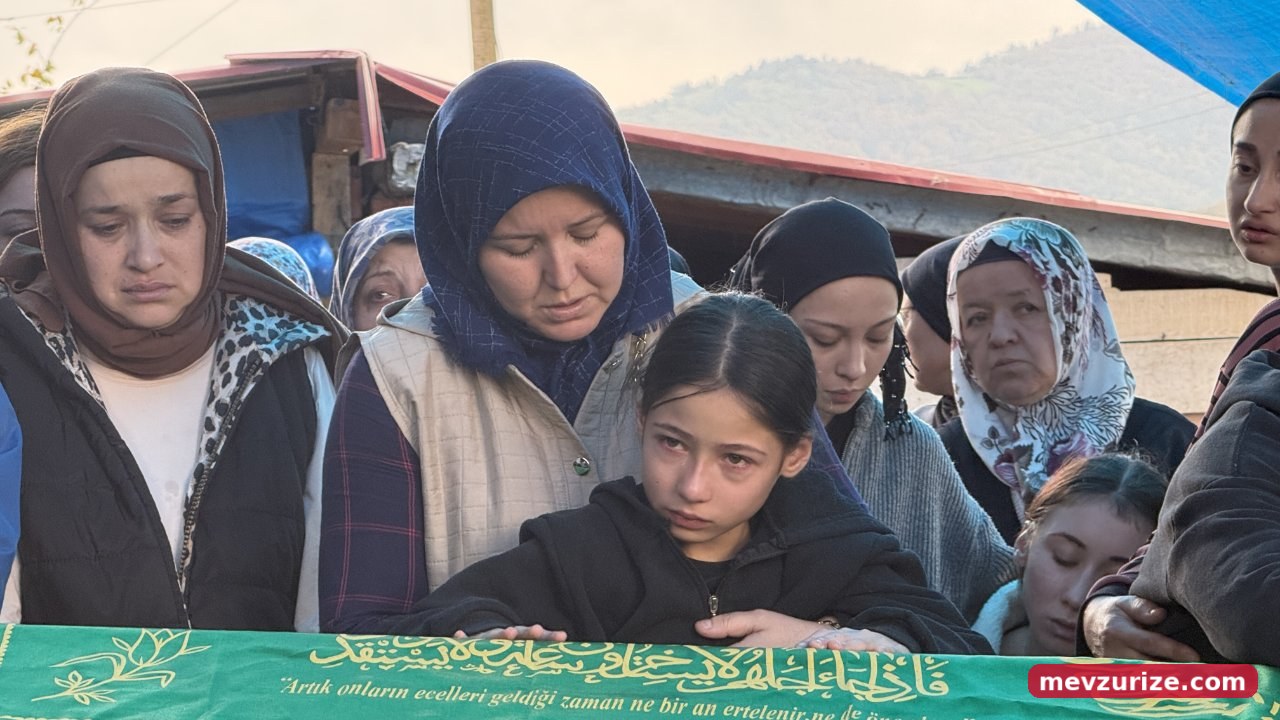 Madenci Recep Çolakoğlu'nun cenazesi, Osmanlı köyü Alibüyük Mahallesinde kılınan namazın ardından köy mezarlığına defnedildi. Madencinin eşi Canan ile çocukları Yağmur (17), Rüzgar Mert (12) ve Elif Çolakoğlu (10) törende üzüntü yaşadı.