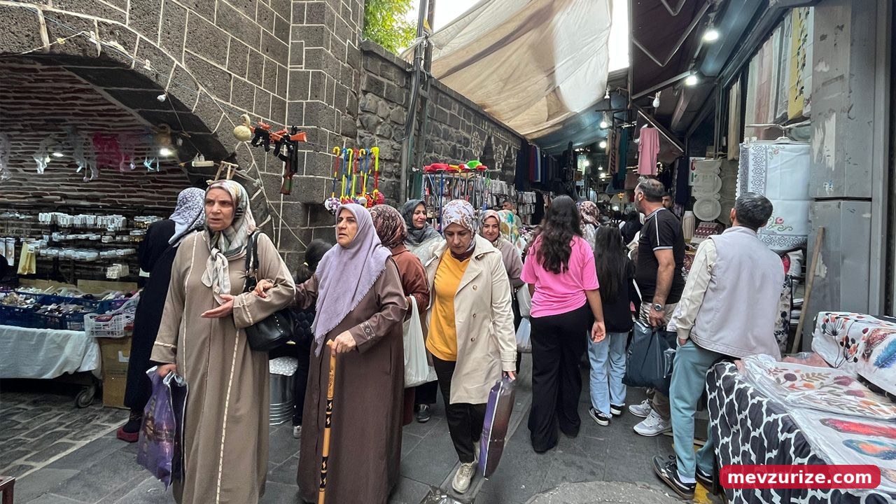 Diyarbakır’ın En Ucuz Çarşısında Yoğun Kalabalık3