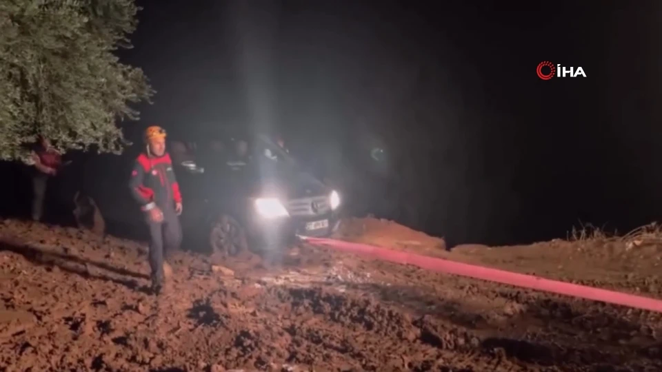 Kilis'te çamura saplanan araçlar kurtarıldı