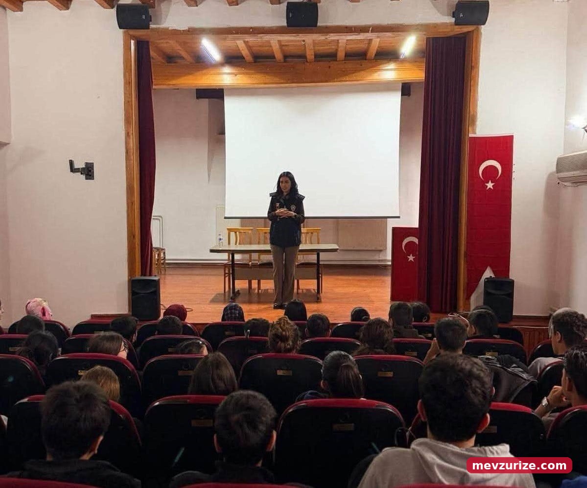 ERZİNCAN’DA SİBERAY PROGRAMI KAPSAMINDA 329 ÖĞRENCİ VE ÖĞRETMENE SİBER GÜVENLİK, GÜVENLİ İNTERNET...