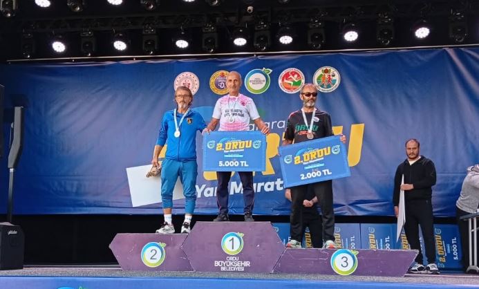 Rize Aile ve Sosyal Hizmetler Personeli Muharrem Karali Ordu Yarı Maratonu’nda Birinci Oldu