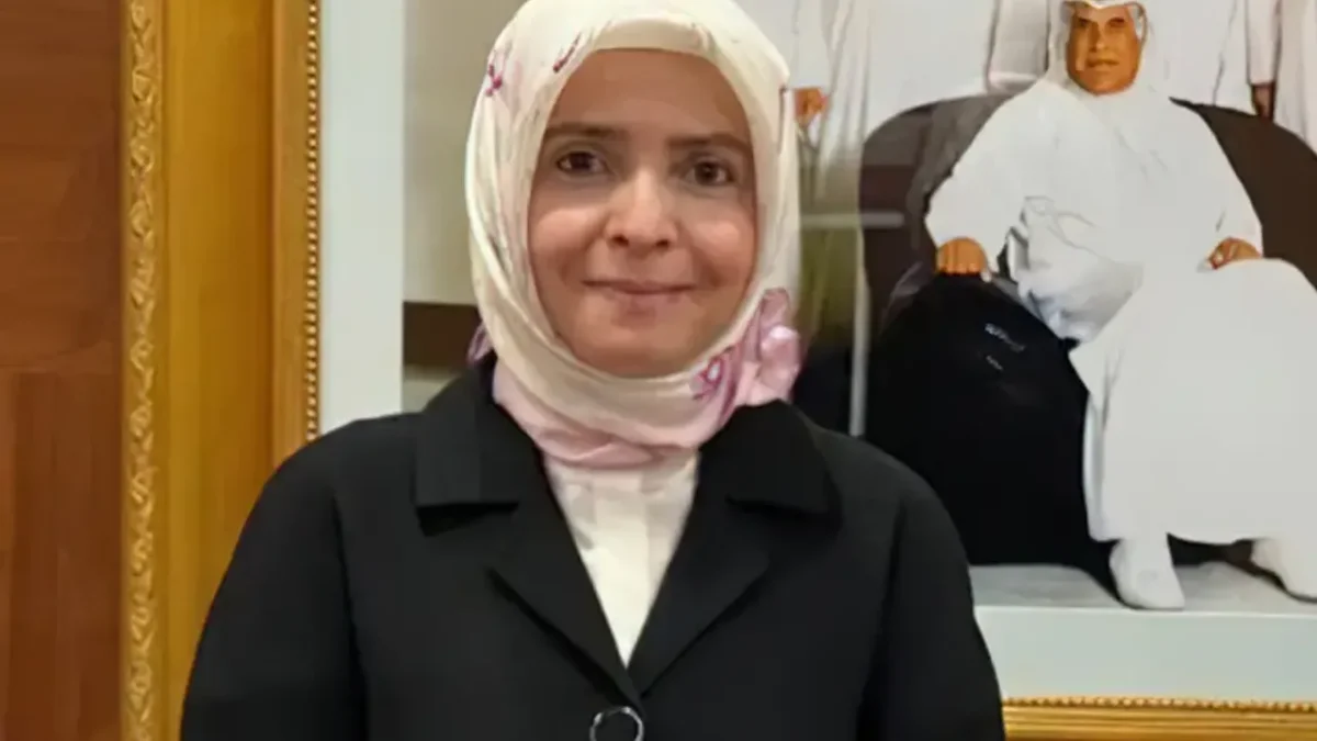 Fatma Betül Sayan Kaya'nın ablası kim? Ayşe Hilal Sayan Koytak ne iş yapıyor? Hangi ülkeye atandı? Kaç yaşında?