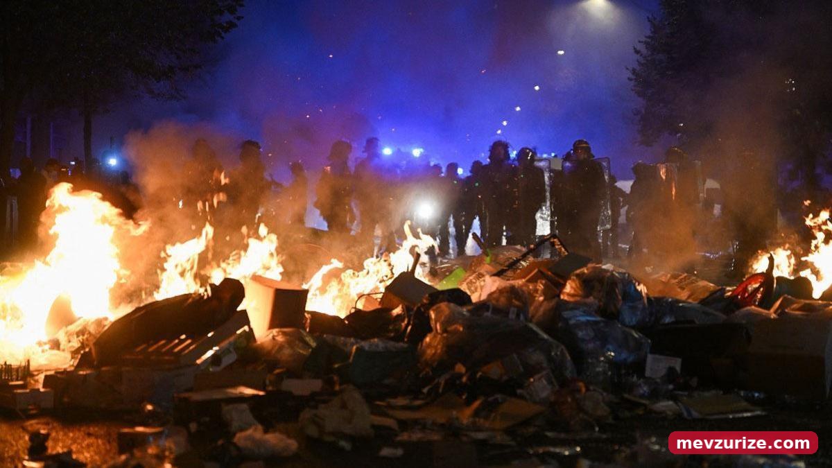 Fransa'da 550 bin kişi sokağa çıktı: Protestolar Macron ve Le Pen'i nasıl etkileyecek?