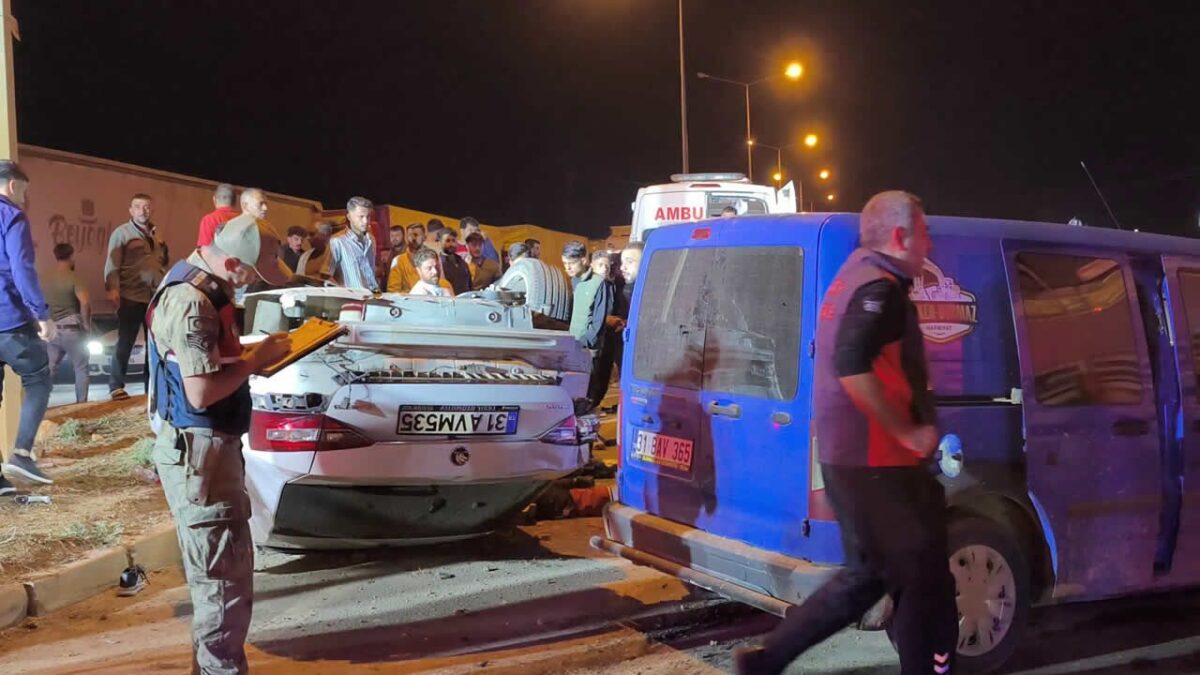 Hatay’da otomobil tır sürücülerinin üzerine uçtu: 6 yaralı