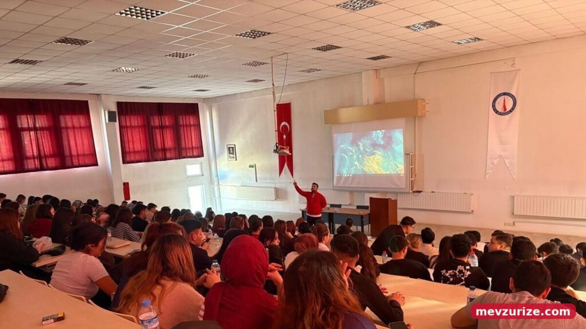 Hisarcık gençlik merkezi öğrencilere katılım ve kamp fırsatlarını anlattı