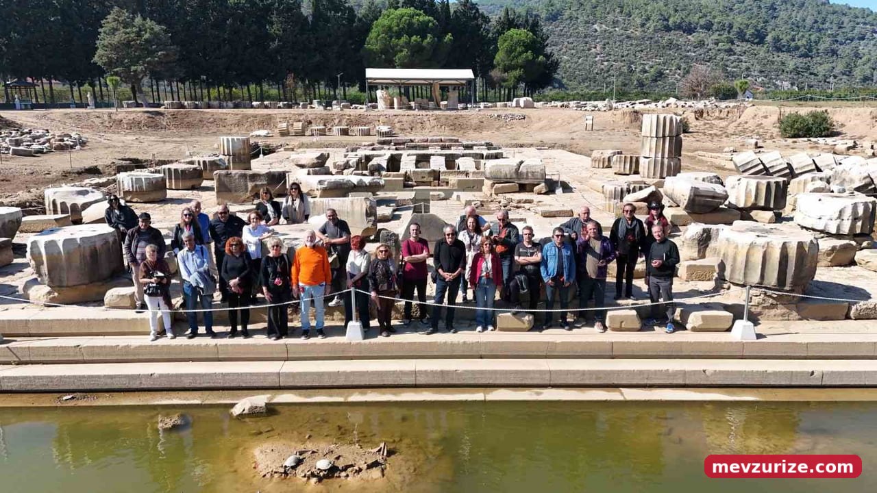 İZMİRLİ ŞAİR VE YAZARLAR, HOMEROS’UN İZMİR VE İONİA DÜNYASIYLA BAĞINI GÖSTEREN EN ÖNEMLİ...