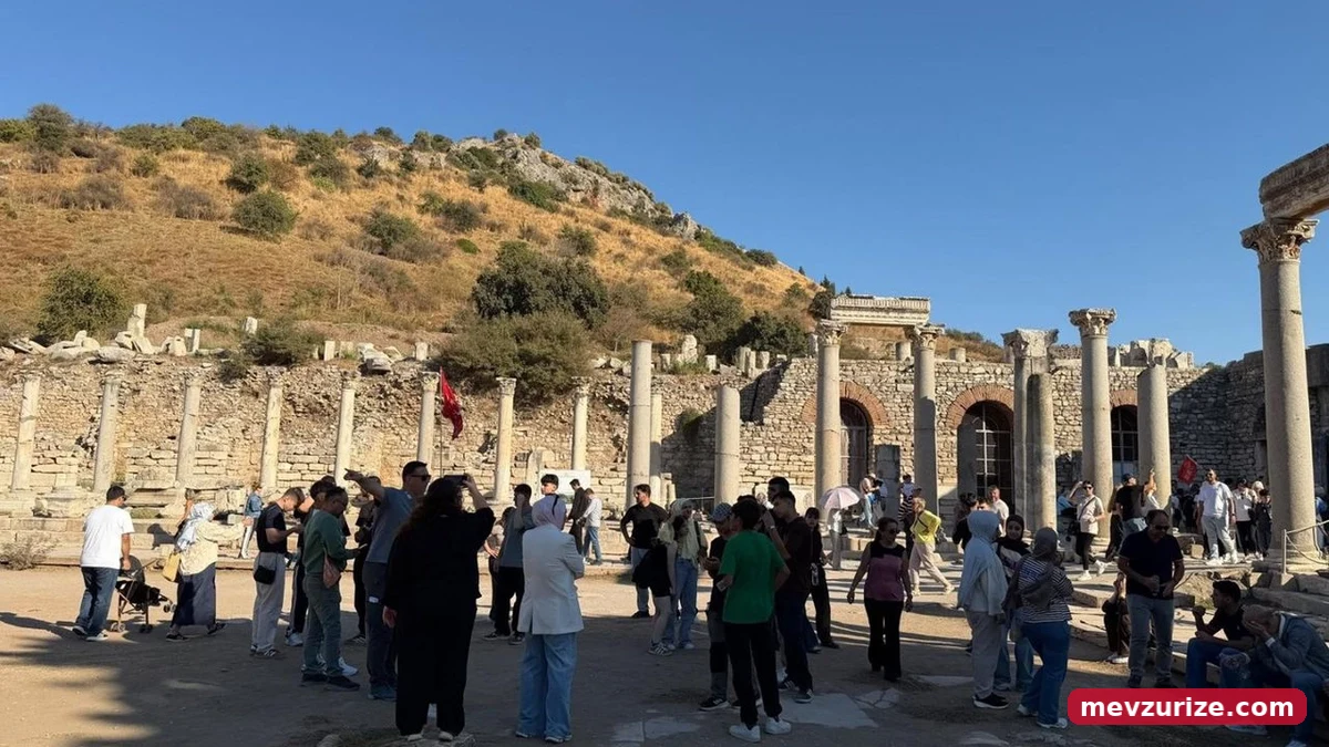 İşitme Engelli Öğrenciler İzmir’i Gezerek Tarihi Alanları Keşfetti