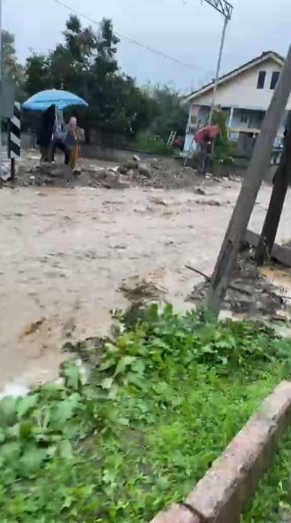 BURSA'NIN KARACABEY İLÇESİ BOĞAZKÖY MAHALLESİ MEVKİİNDE DERE TAŞKINI YAŞANDI. EDİNİLEN BİLGİYE...