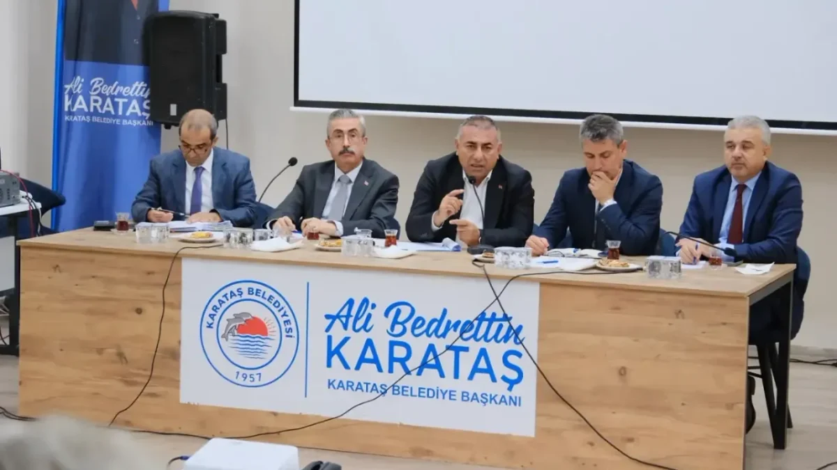 Karataş'ta tarımın geleceği için ortak akıl buluşması: Çiftçilerin sorunları masaya yatırıldı