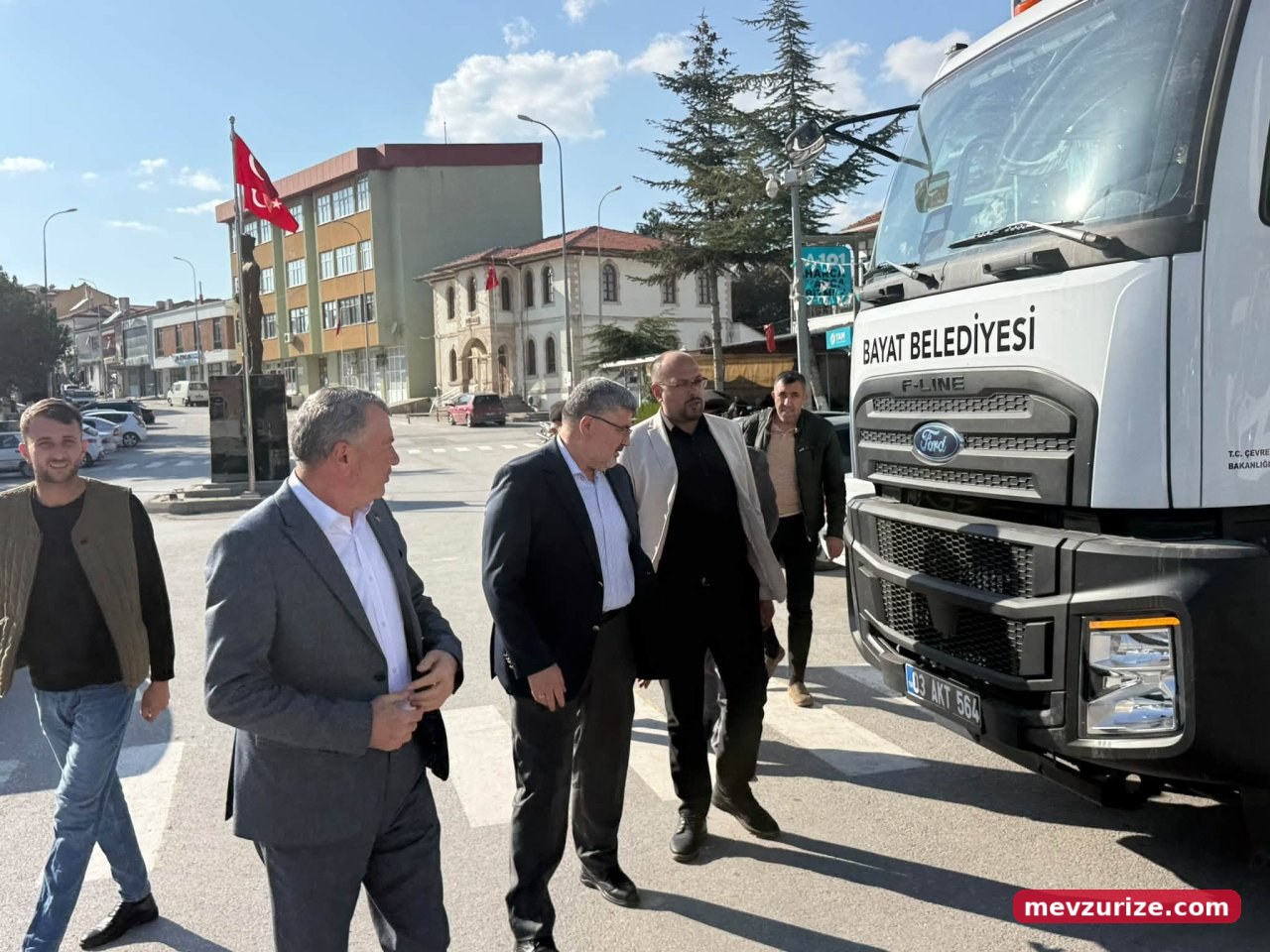 Milletvekili Özkaya’dan Bayat’a Önemli Ziyaret! Yeni Araçlar Ve Ücretsiz Servis Hizmeti Gündemde