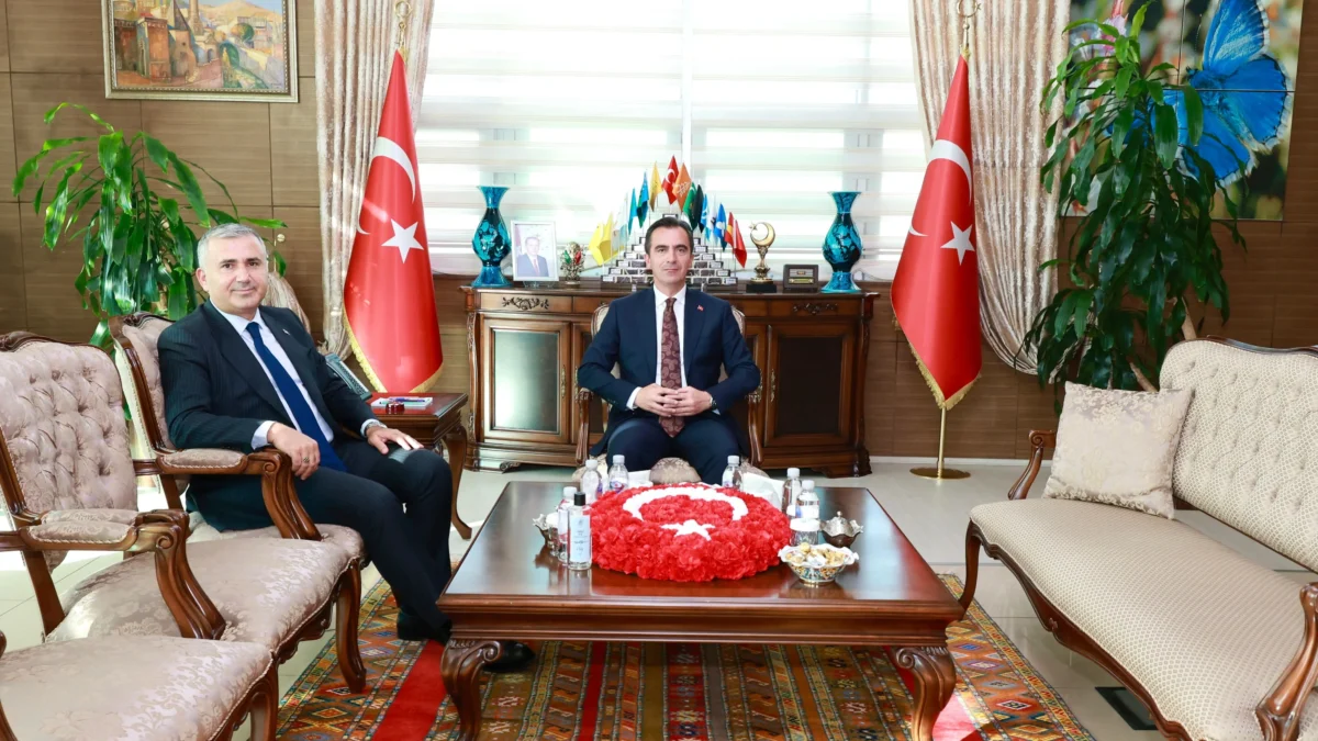 Nazım Çiftçi, Bitlis Valisi Ahmet Karakaya'yı Makamında Ziyaret Etti