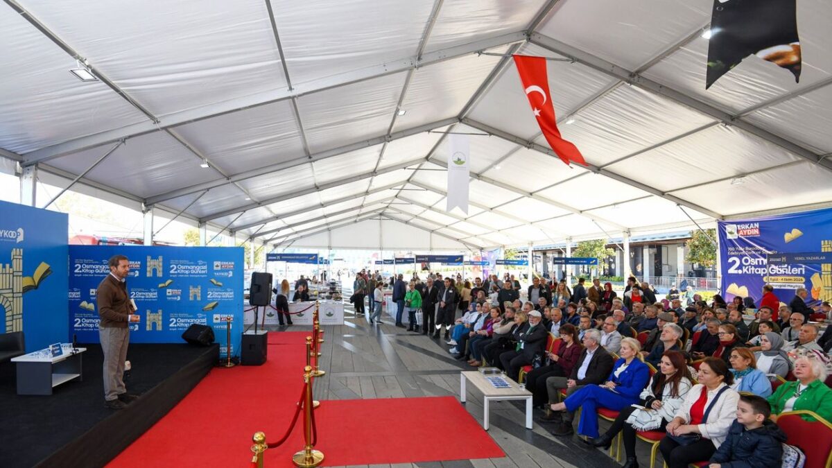 Edebiyatın kalbi Osmangazi Meydanı’nda attı