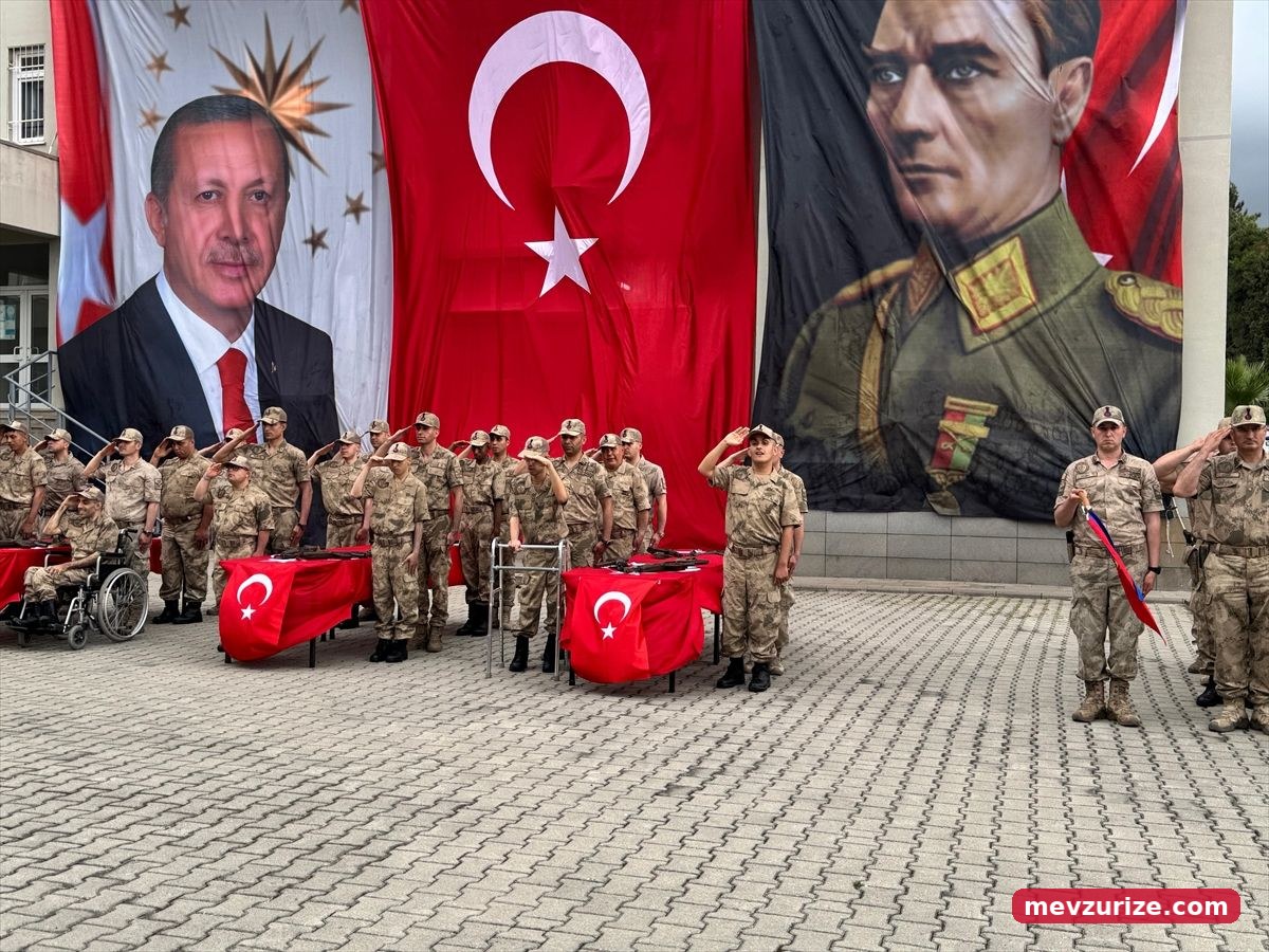 Hatay'da 14 Engelli Genç Üniforma Giyip Bir Günlüğüne Asker Oldu