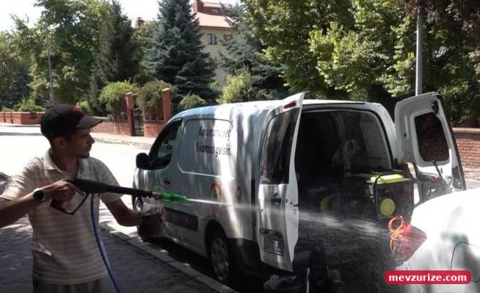 Oto yıkama sırası tarih oluyor! Eskişehirli genç hizmeti ayağınıza getiriyor