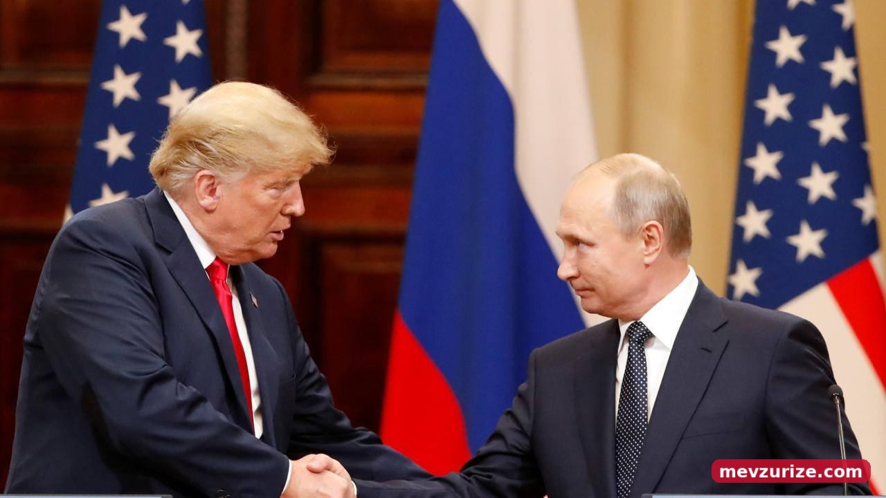 Donald Trump (solda) ve Vladimir Putin (sağda)