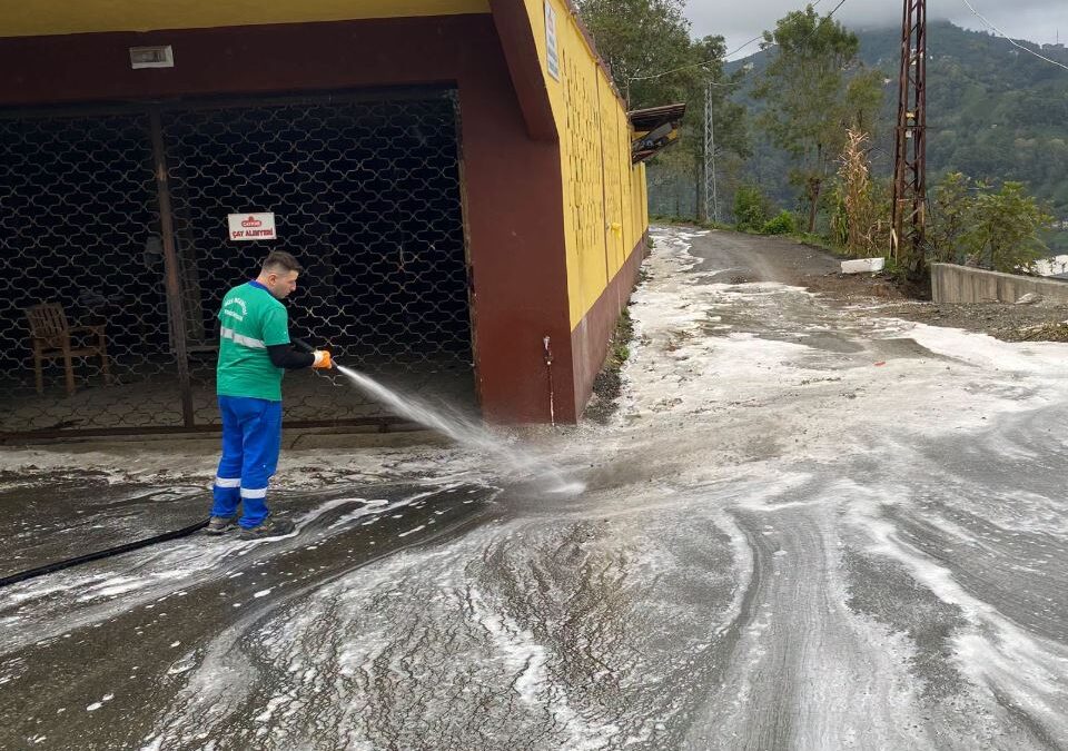 Rize’de Sokak Yıkama Çalışmaları Aralıksız Sürüyor