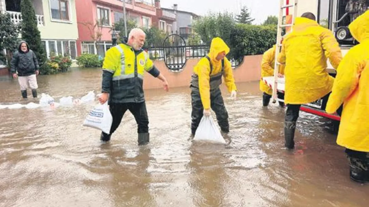 Şile’de sağanak yağış taşkına neden oldu