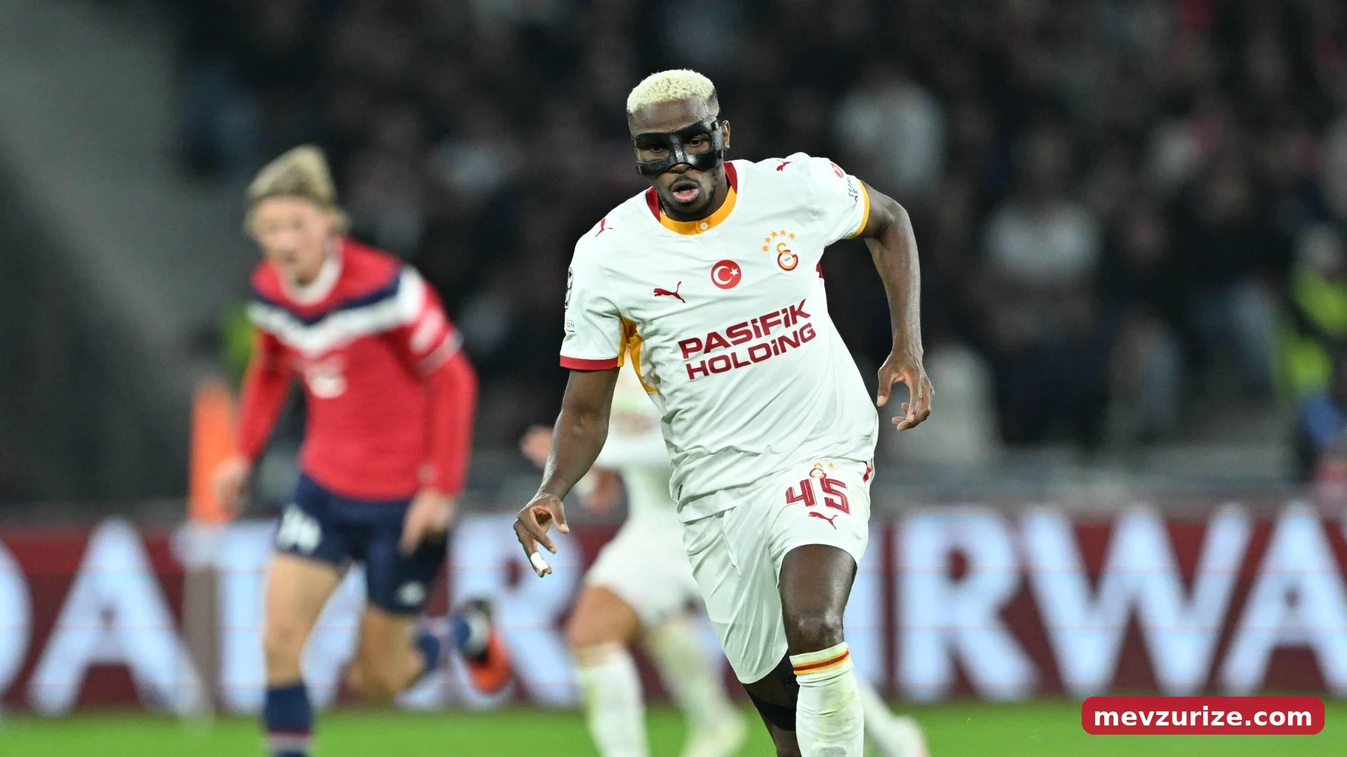 UEFA Şampiyonlar Ligi'nin üçüncü haftasında Galatasaray, Lille ile deplasmanda kozlarını paylaştı. Okan Buruk yönetimindeki Galatasaray, Lille'i 4-2 ile geçmeyi başardı. Maçın ardından spor yazarları Galatasaray'ın performansını değerlendirdi. İşte Sabah Spor yazarlarının Lille - Galatasaray maçı yorumları...