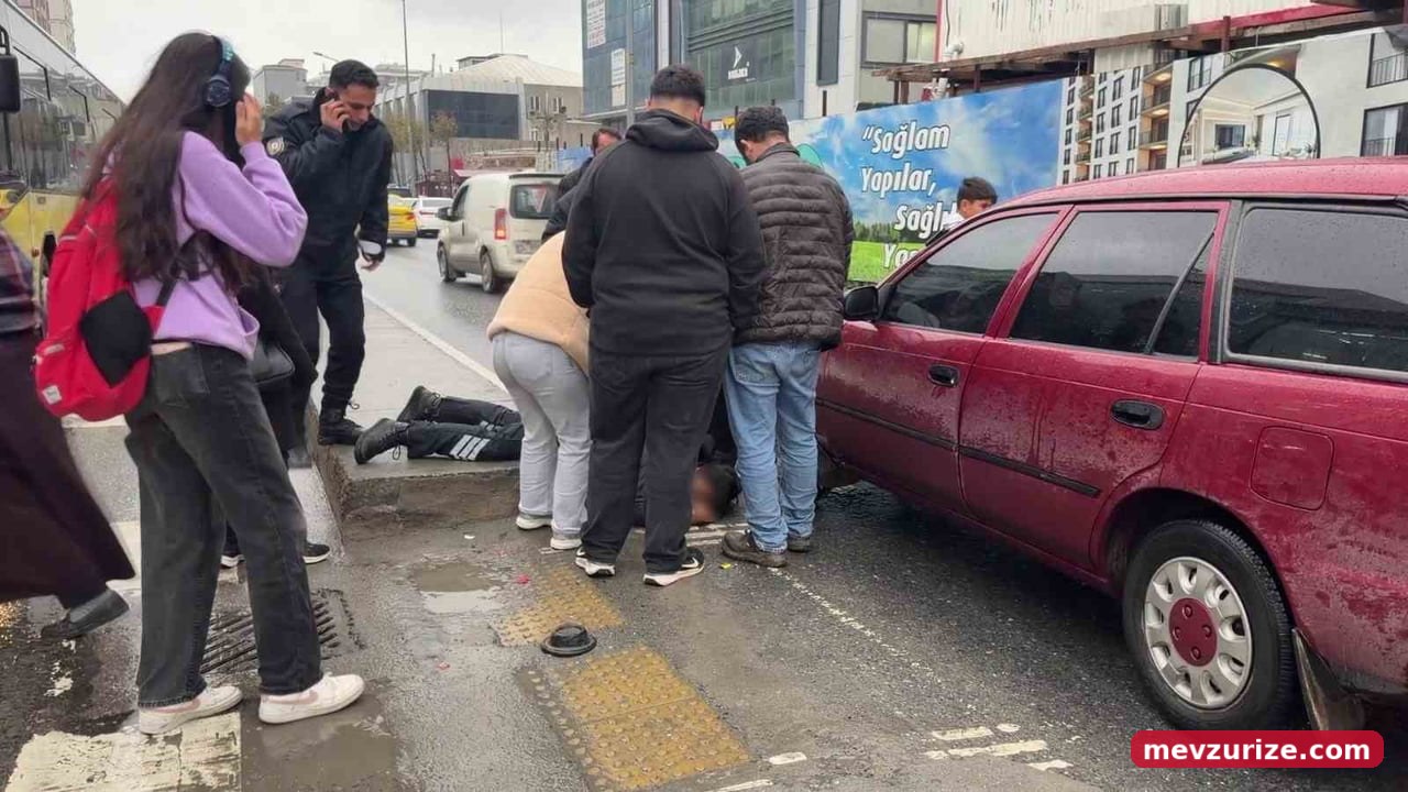 SULTANGAZİ İLÇESİNDE İETT OTOBÜSÜNDEN İNDİKTEN SONRA YAYA GEÇİDİNDEN YOLUN KARŞISINA GEÇMEK...