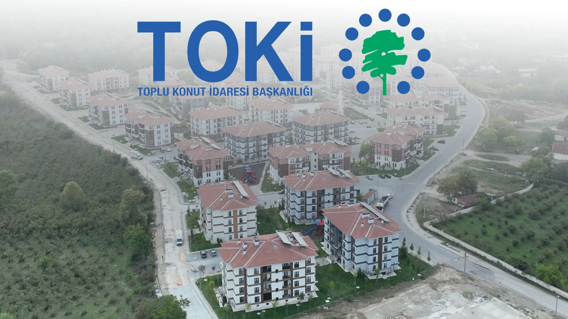 TOKİ kiralık sosyal konut başvuru şartları neler?İstanbul'daki kiralık sosyal konut projesinden yararlanmak isteyen adaylar için çeşitli başvuru koşulları bulunuyor. Açıklanan şartlar arasında şunlar yer alıyor:Türkiye Cumhuriyeti vatandaşı olmak.18 yaşını tamamlamış olmak.Evli olmak.İstanbul'da en az bir yıldır kesintisiz ikamet etmek.Başvuru sahibinin adına kayıtlı bir konut bulunmaması.Hane halkının aylık net gelirinin 100 bin TL'yi aşmaması.Başvuru sahiplerinin tüm koşulları sağlayıp sağlamadığı, ilgili değerlendirme sürecinde kontrol edilecek. Kesin hak sahipliği ise kura sürecinin tamamlanması ve resmi sonuçların açıklanmasıyla netleşecek.