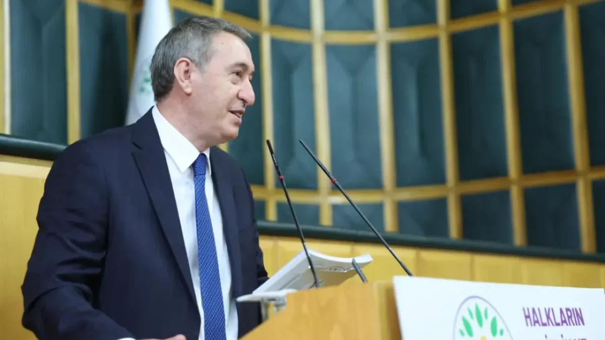 Tuncer Bakırhan, DEM Parti Meclis grup toplantısında konuşuyor